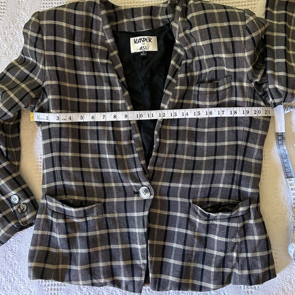 Blazer - Picture 8 of 11